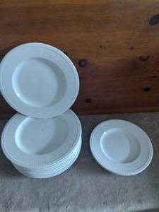 lot 130 image: 2-9 inch and 10-11 inch Crate & Barrel Staccato Plates