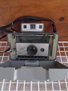 lot 139 image: Vintage Polaroid 320---Unknown working condition
