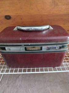 lot 143 image: Vintage Samsonite Makeup Case with Key---Really nice condition