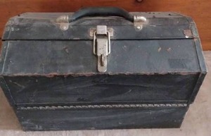 lot 153 image: Nice Vintage Toolbox