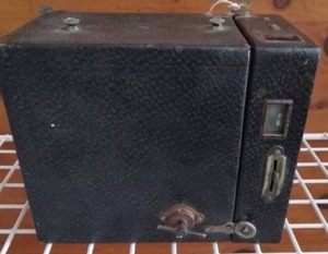 lot 155 image: 1916 Brownie 2A Box Camera--Unknown Working Condition