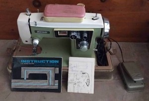 lot 183 image: Vintage Dressmaker Sewing Machine with Carrying Case and Accessories