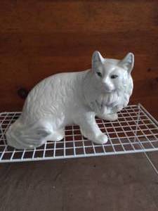 lot 188 image: Porcelain Cat