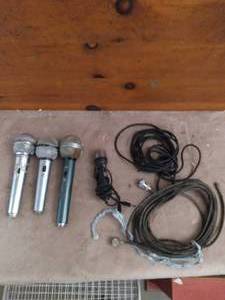 lot 192 image: Selection of 4 Microphones and Cords