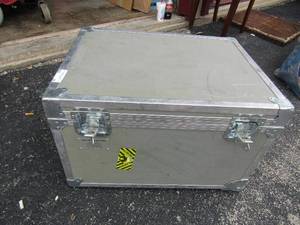 lot 25 image: Very solid metal carrying case with front latches, new world case- 172920