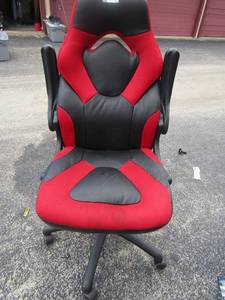 lot 14 image: red & black high back rolling gaming chair very comfy