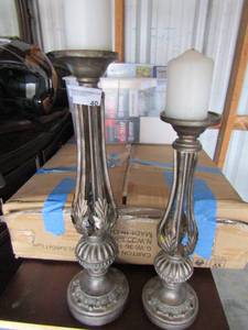 lot 40 image: 2 candle stands home dcor, one is 21 2nd is 17both match very nice