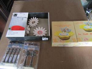 lot 44 image: Set of 9 daisy flower wall art, Miniature Christmas light poles, 2 flower bird lea light candle holder NIB