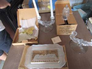 lot 45 image: 2 glass double sided candle stick holder, 2 golden angels playing horn, The Lords supper trey, 4 glass covers