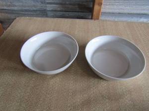 lot 68 image: 22 New AMKO for  American Airlines bowls with silver trim 73BO11