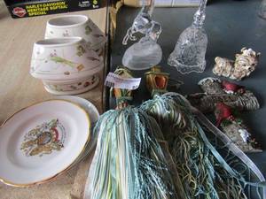 lot 80 image: Crystal clear glass bell and horse statue- 2 tea light candle holders and more
