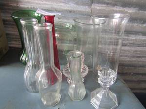 lot 82 image: Various color lot of flower vases qty 7