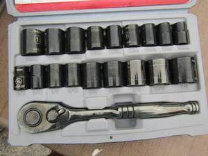 lot 106 image: Husky 19 piece set black chrome socket set, all pieces in tac