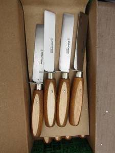 lot 108 image: Dexter Russell 12 piece knife set