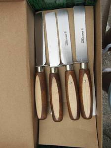 lot 109 image: Dexter Russell 12 piece knife set