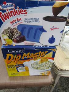 lot 115 image: Hostess Twinkies bake set with chocolate melting pot in original box- crock pot dip master in original box
