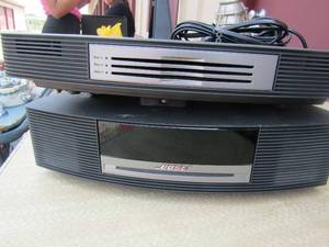 lot 145 image: Bose system with remote, Bose system no remote holds 3 disc