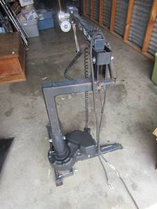 lot 3 image: A mobile electric lift for a power or scooter chair- unknown working condition
