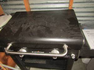 lot 5 image: Black stone 30 griddle with hood and folding side shelves, used a hand full of times- model# 2092-- uses propane belongs to bentwater #2