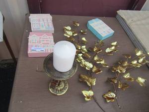 lot 166 image: gold metal leaf hanging dcor qty3, qty 3 wooden house plaques, and 1 faith candle stand