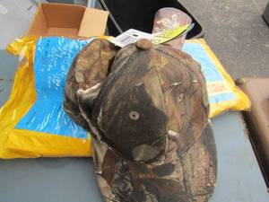 lot 174 image: Realtree mens camo hat new with tags size LG, 2 nip large rain coats