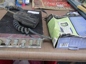 lot 210 image: Uniden cob radio with mike, Uniden wham accessories