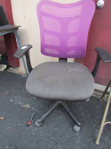 lot 217 image: black and purple office rolling chair in good shape