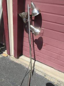 lot 236 image: 1 metal floor lamps one needs bottom repaired,, both work