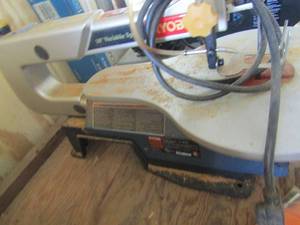 lot 14 image: ryobi 16in variable speed scroll saw 120 volts