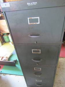 lot 22 image: 4 draw metal filing cabinet