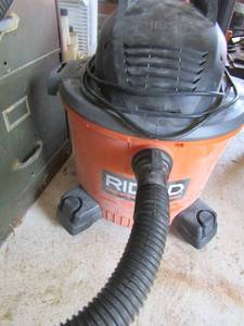 lot 23 image: orange and black ridged shop vac