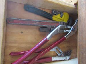 lot 108 image: pipe wrenches heavy duty