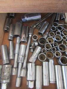 lot 110 image: large lot of sockets