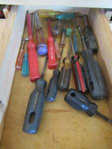 lot 116 image: lot of screw drivers