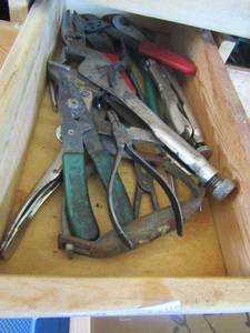 lot 117 image: wire cutters, plyers and needle nose plyers