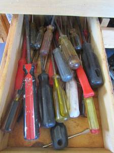 lot 115 image: lot of screw drivers