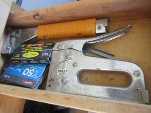 lot 118 image: 2 handheld staplers with staples