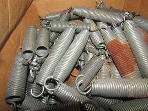 lot 128 image: Large box full of large springs