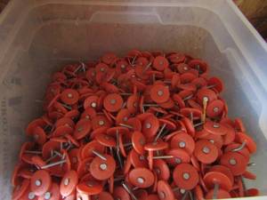 lot 129 image: Round plastic 1 roofing nails