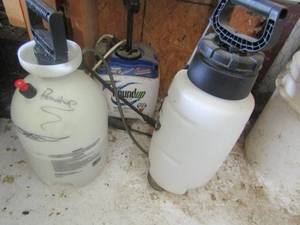 lot 131 image: 3 yard round up sprayer pumps