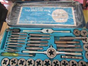 lot 136 image: 40 piece tap and dye set