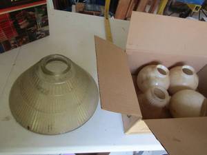 lot 165 image: Used lot of fan light globes, 1 light fixture globe