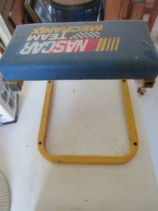 lot 168 image: Nascar team padded seat