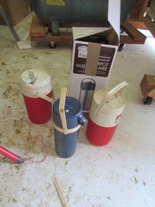 lot 176 image: Marlboro igloo drink jugs qty4