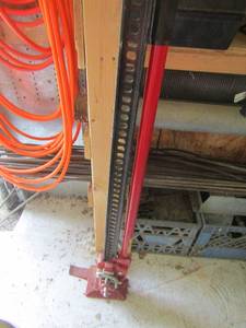 lot 44 image: HIGH LIFT JACK Heavy duty  red