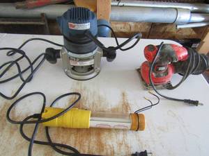 lot 54 image: Ryobi doubled handled sander, B&D sander, hanging shop light