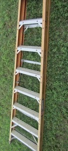 lot 205 image: husky 8 step step ladder