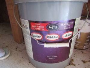 lot 224 image: Glidden semi gloss base 5 gallon bucket used
