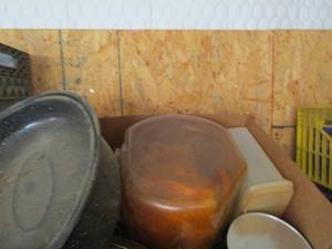 lot 283 image: TINS, roaster  & tupperware
