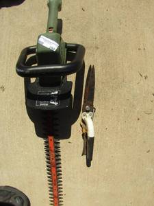 lot 290 image: black and decker 22 inch hedge trimmer hand clippers